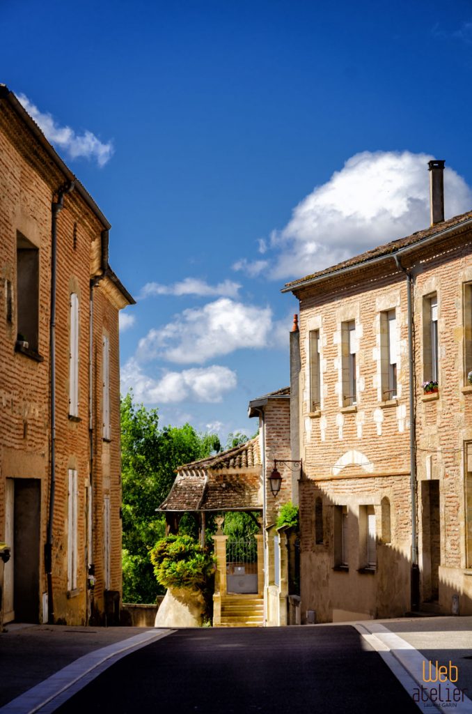 Une jolie rue de la ville de Marmande en Lot-et-Garonne